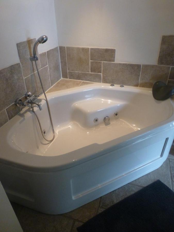 Vakantiehuis Onder De Peppel Met Sauna En Jacuzzi Wijk en Aalburg Exterior foto